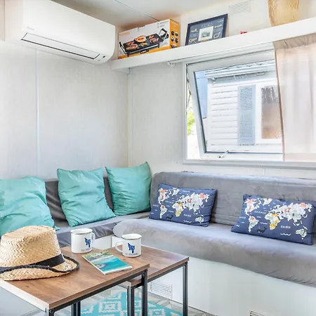 La Belle Perrochoise De Jen Camping *
